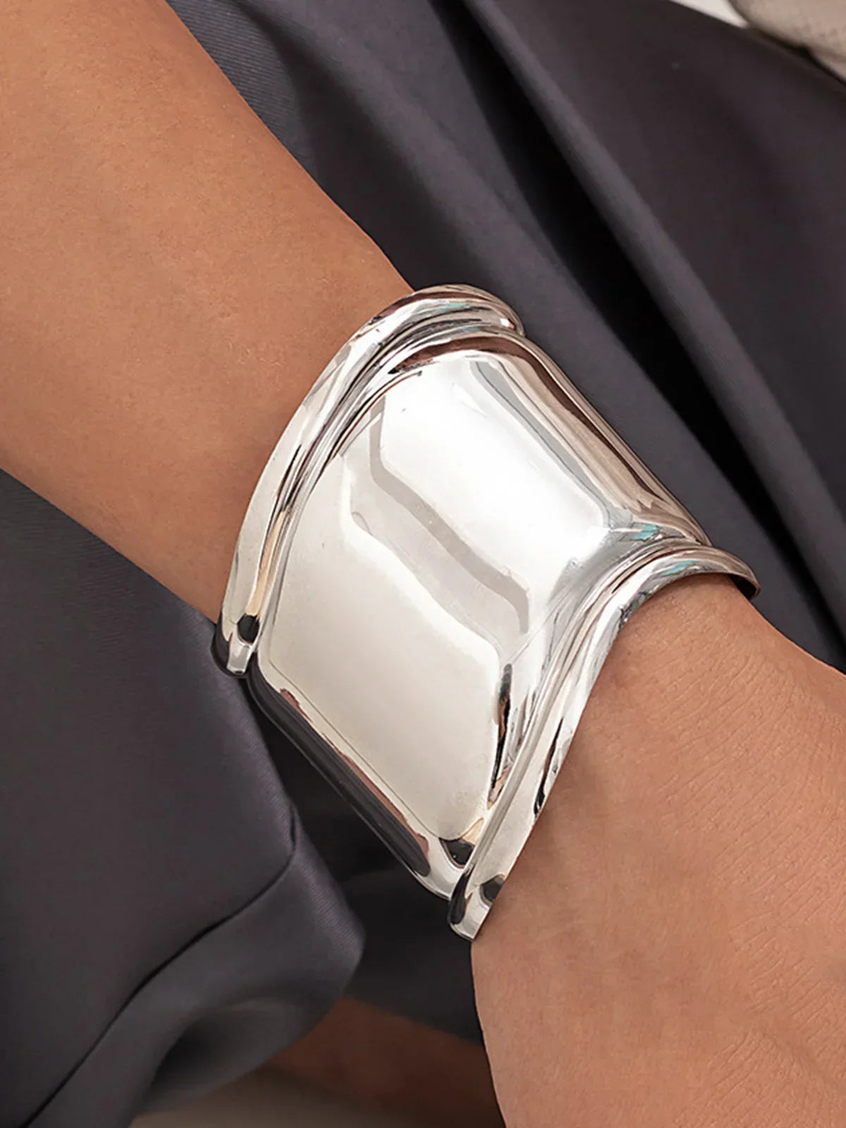 Metallic Wide Cuff Bracelet - LA FEMME WANDERER