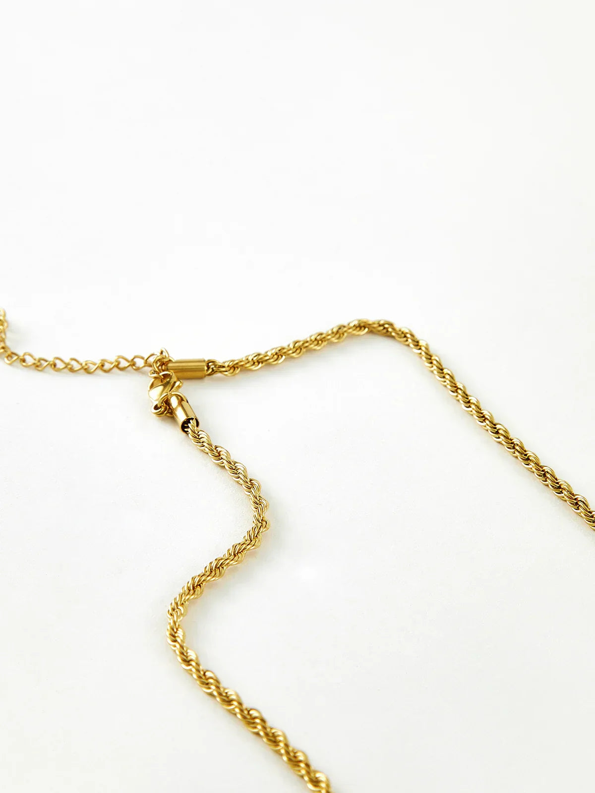 Minimalist Golden Twisted Necklace - LA FEMME WANDERER