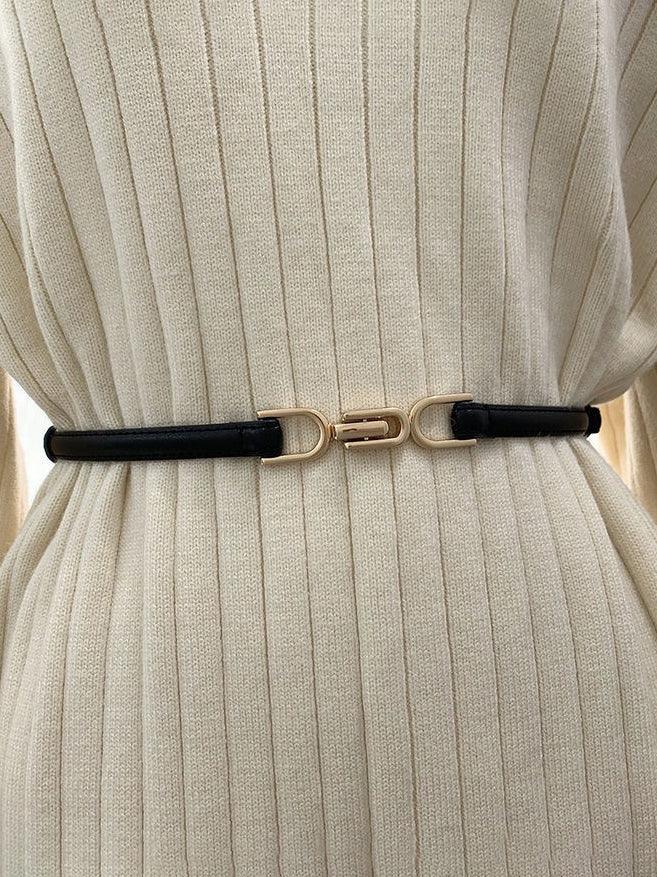 Minimalist Black Waist Belt with Gold Chain-Link Detail - LA FEMME WANDERER
