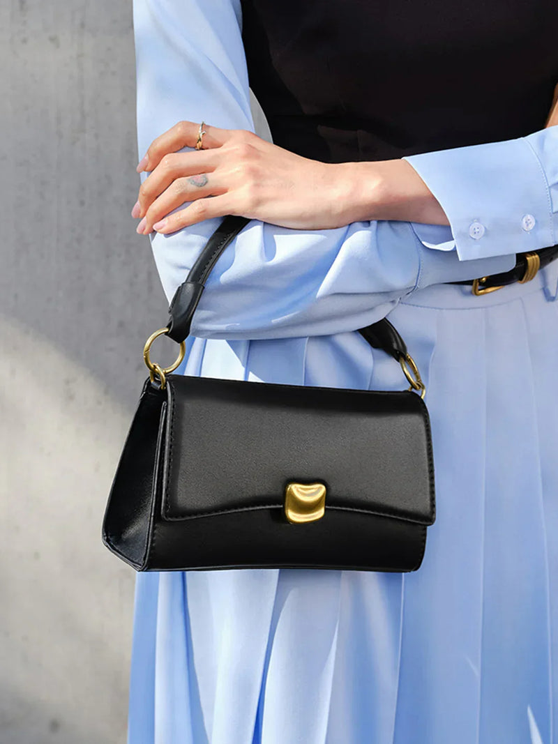 Sac à rabat baguette noir de style élégant