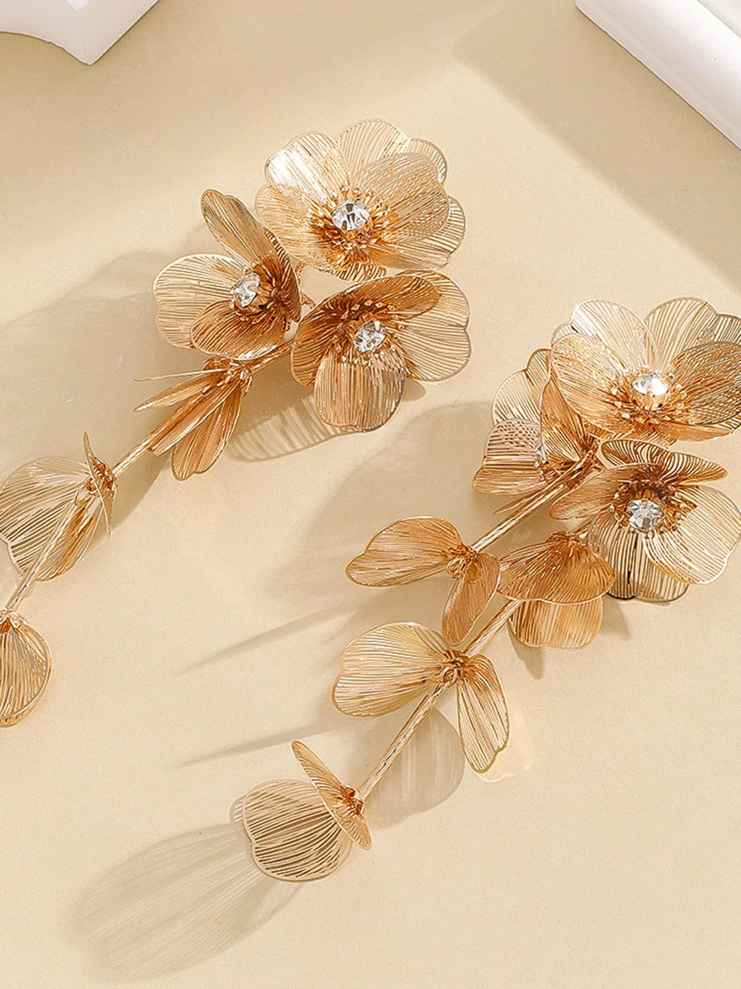 Silver Needle Floral Decor Fringed Earrings - LA FEMME WANDERER