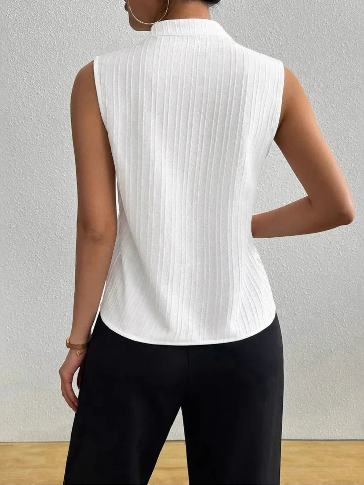 Solid Color Slim-Fit Textured V-Neck Sleeveless Top - LA FEMME WANDERER