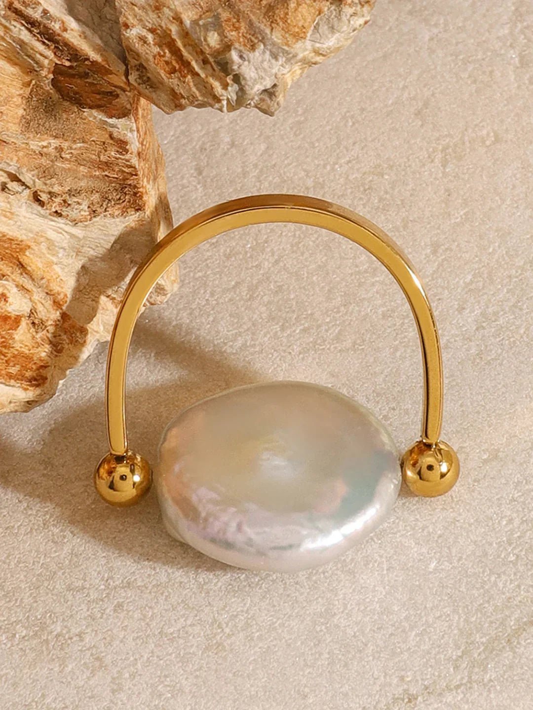 Elegant Style Sculptural Pearl Ring - LA FEMME WANDERER