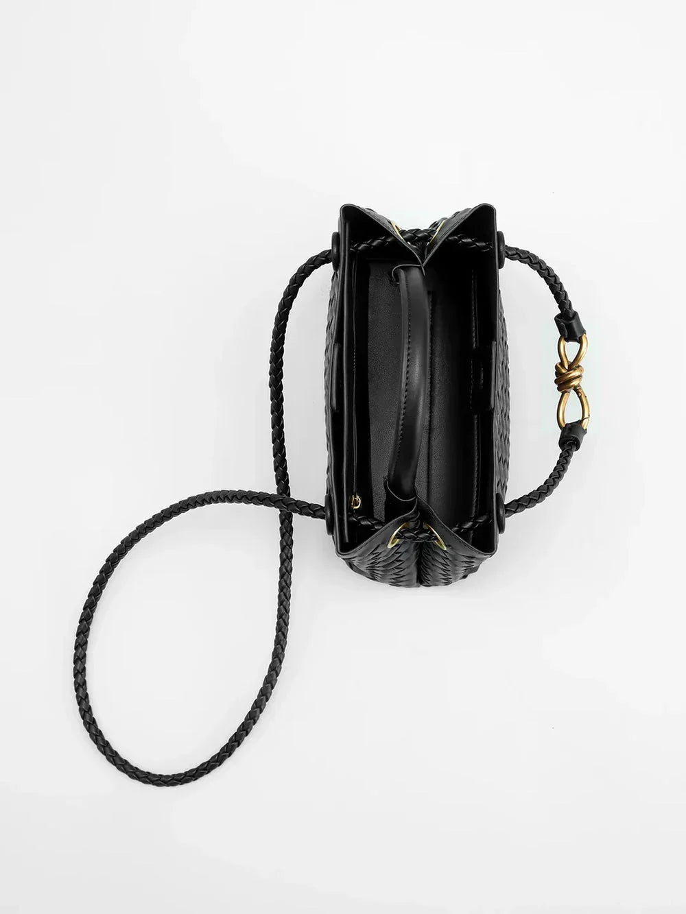 Classy Capsule - 5 - LA FEMME WANDERER