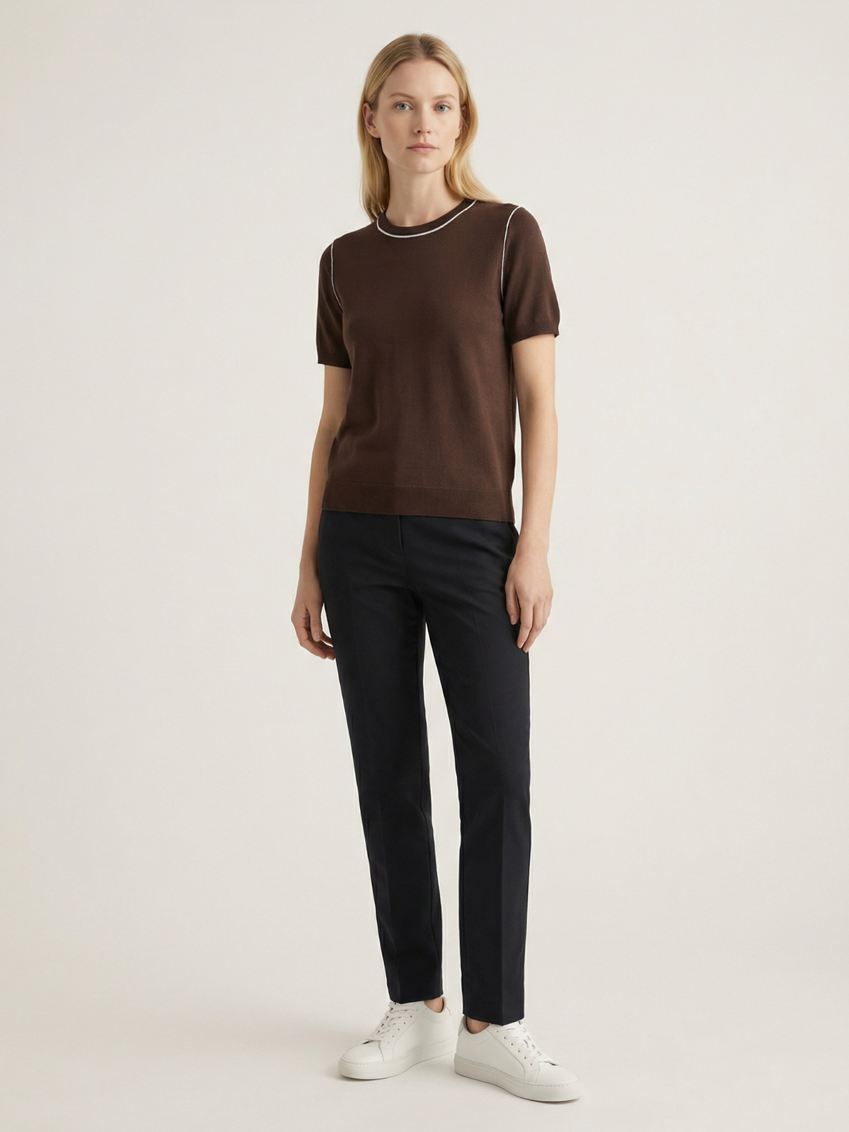 Contrasting Piping O Neck Knit Tee