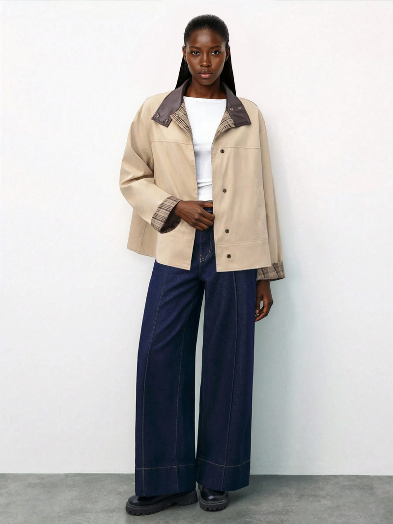 Blazer marron à carreaux, manches patchwork et col en cuir, idéal pour l'hiver et le quotidien.