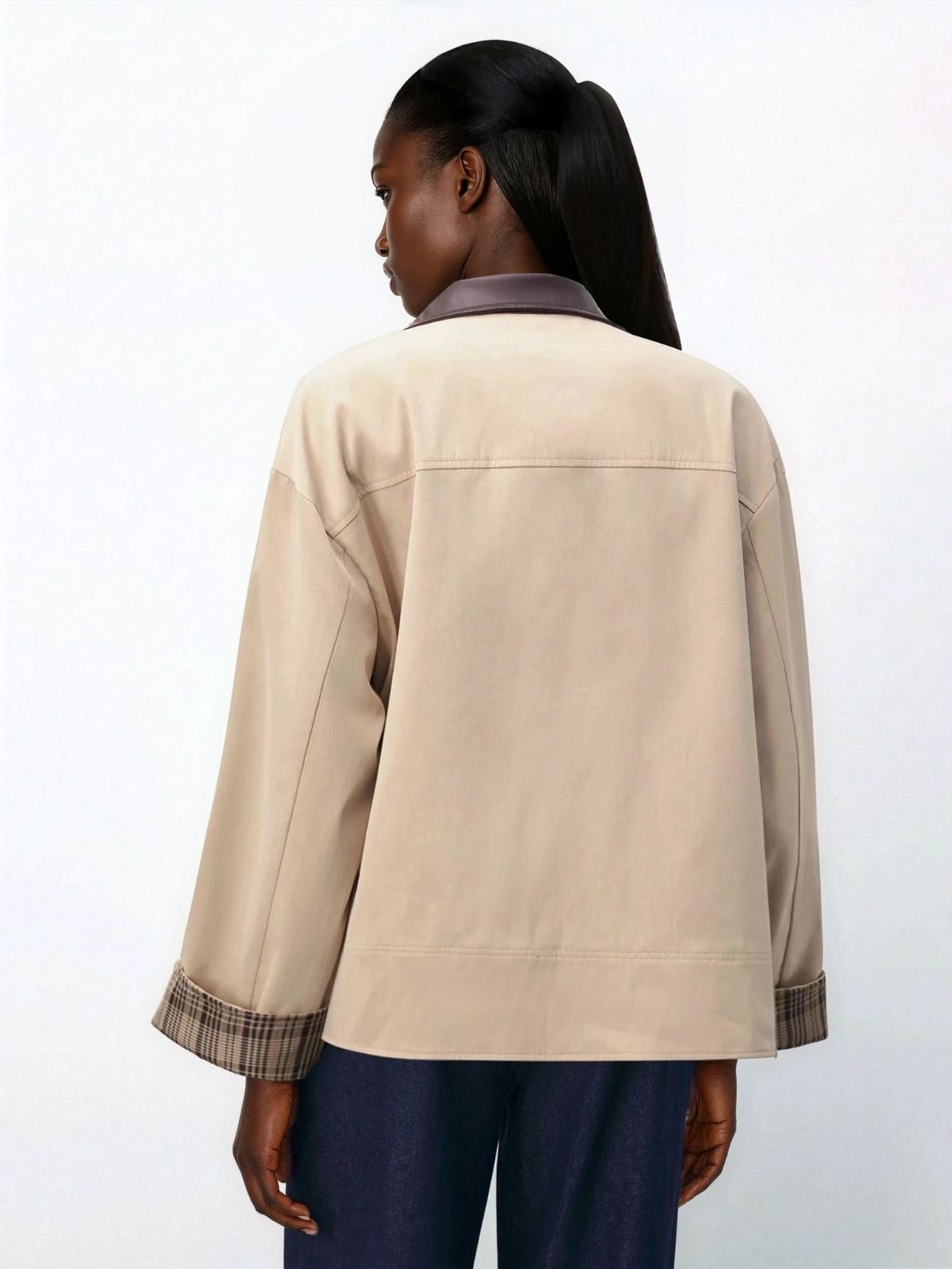 Blazer marron à carreaux, manches patchwork et col en cuir, idéal pour l'hiver et le quotidien.