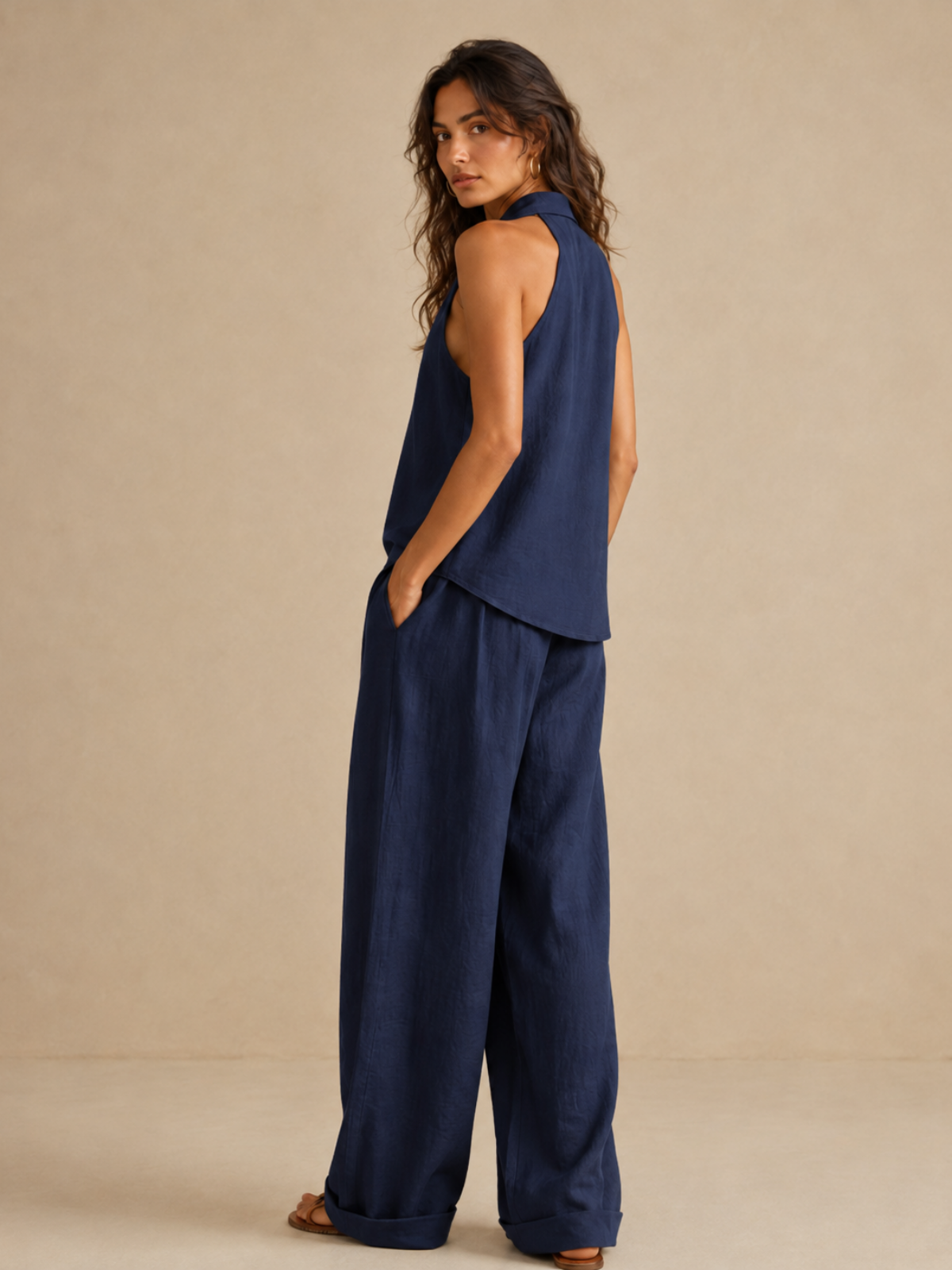 Ensemble haut dos nu et pantalon large style élégant