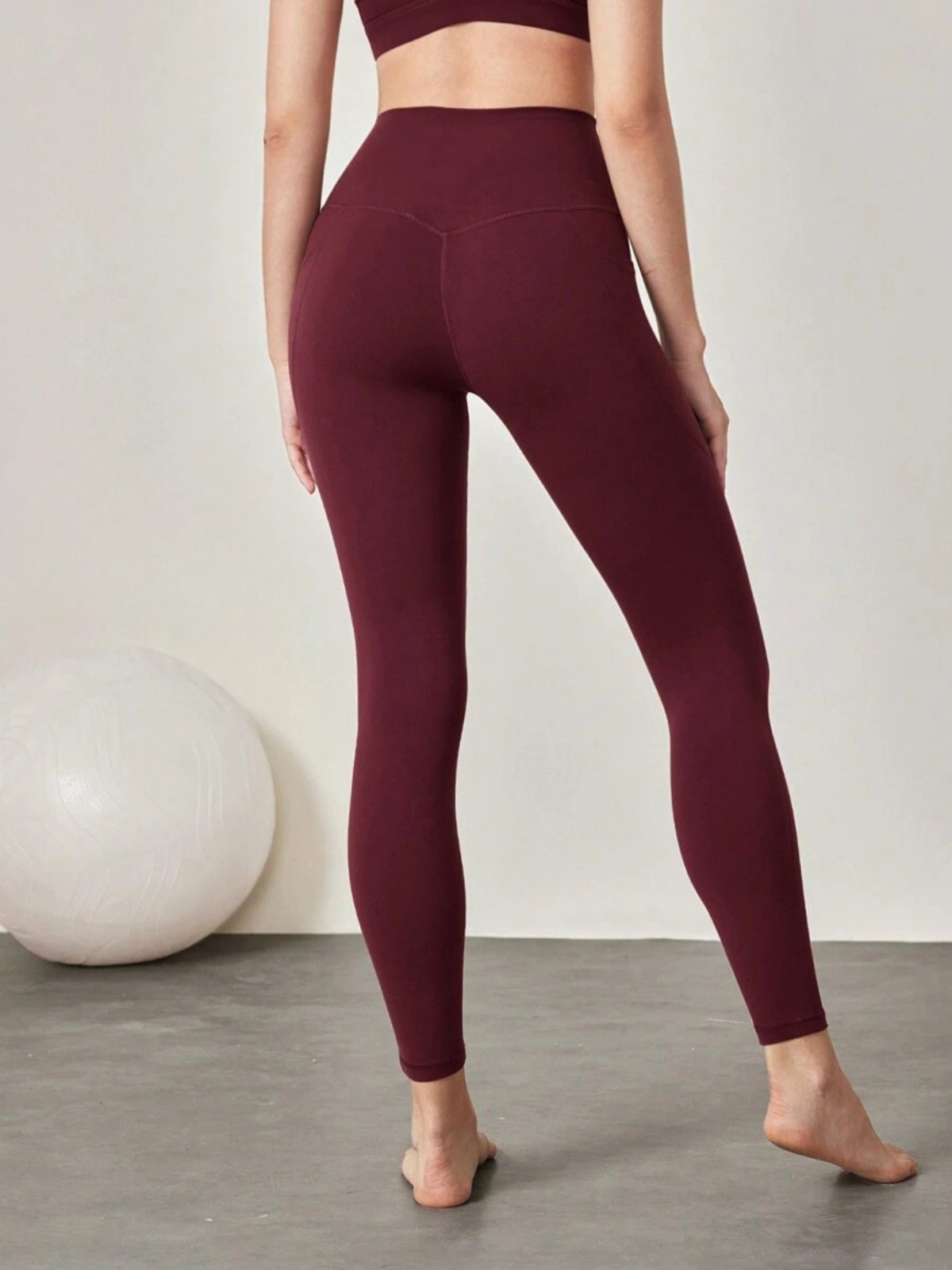 Leggings taille haute Soft Move en fibre Tactel extensible dans les quatre sens, parfaits pour le yoga en studio et adaptés à tous les niveaux.