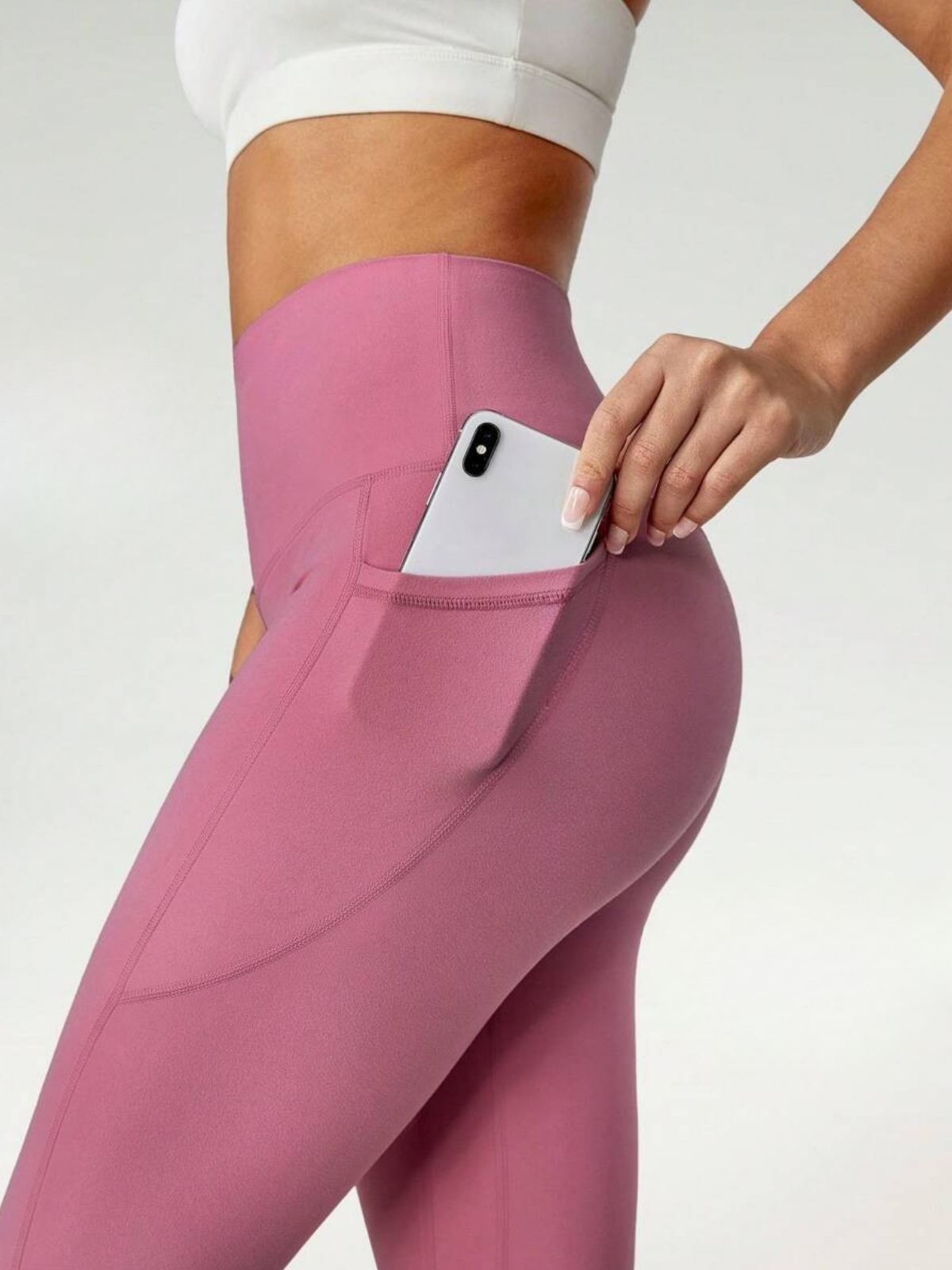 Leggings taille haute Soft Move en fibre Tactel extensible dans les quatre sens, parfaits pour le yoga en studio et adaptés à tous les niveaux.