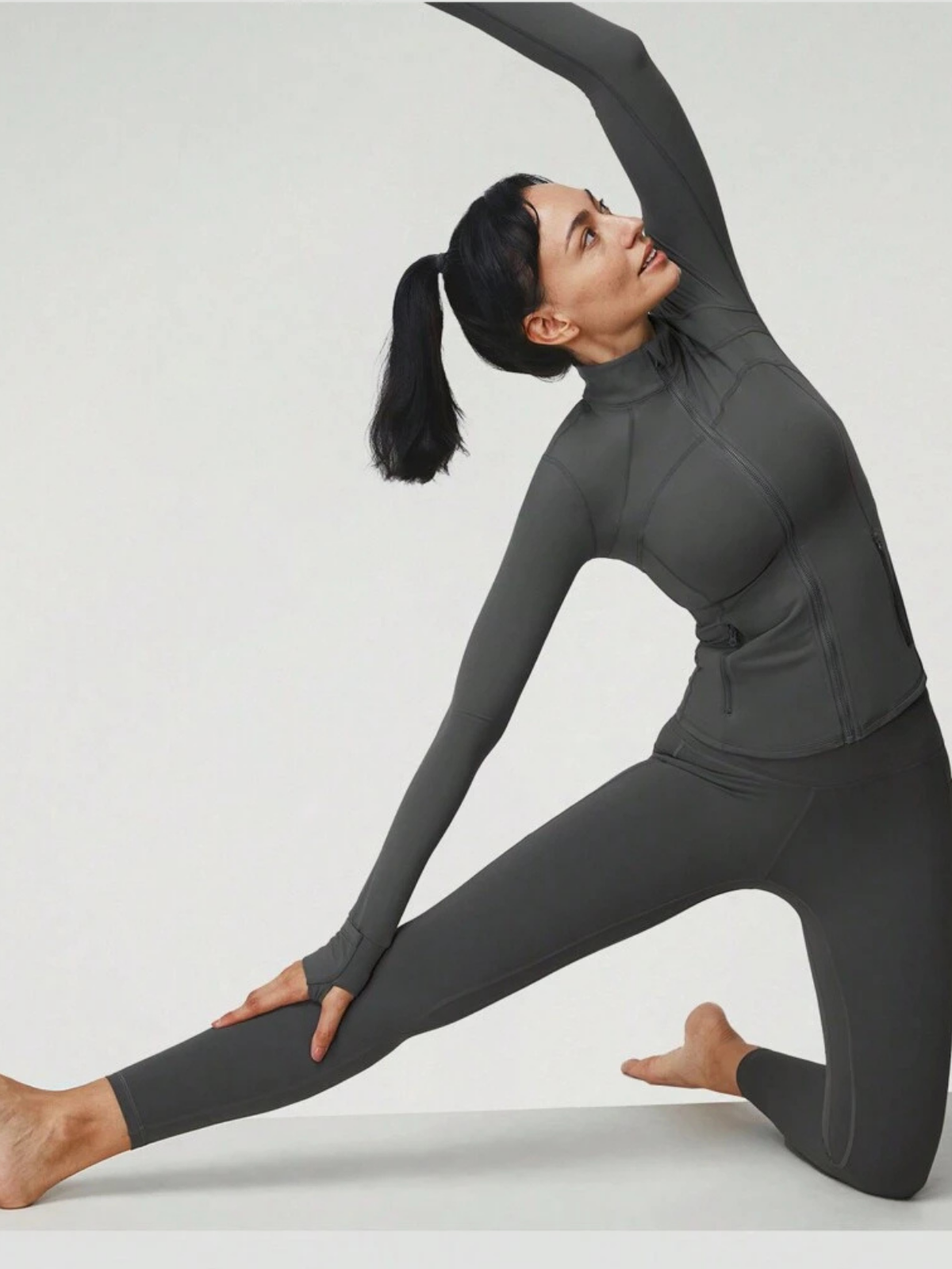 Leggings taille haute Soft Move en fibre Tactel extensible dans les quatre sens, parfaits pour le yoga en studio et adaptés à tous les niveaux.
