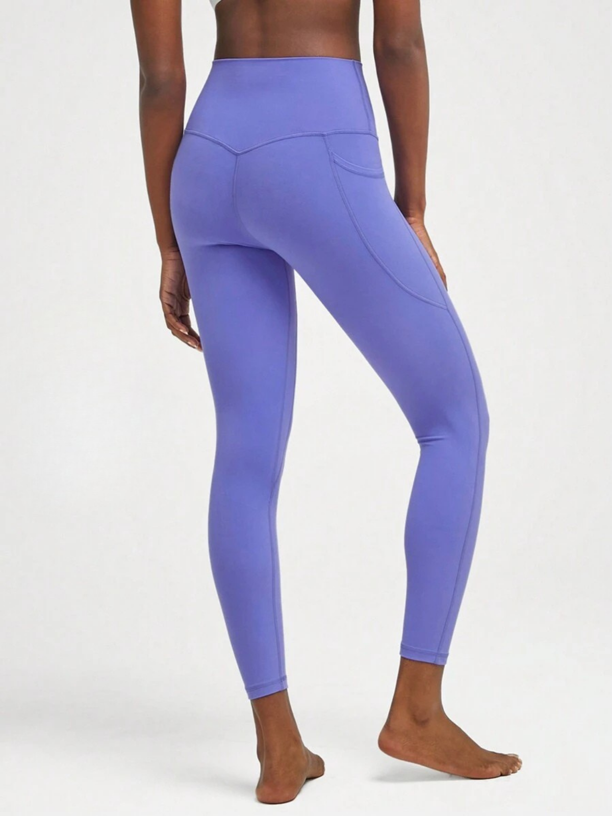 Leggings taille haute Soft Move en fibre Tactel extensible dans les quatre sens, parfaits pour le yoga en studio et adaptés à tous les niveaux.