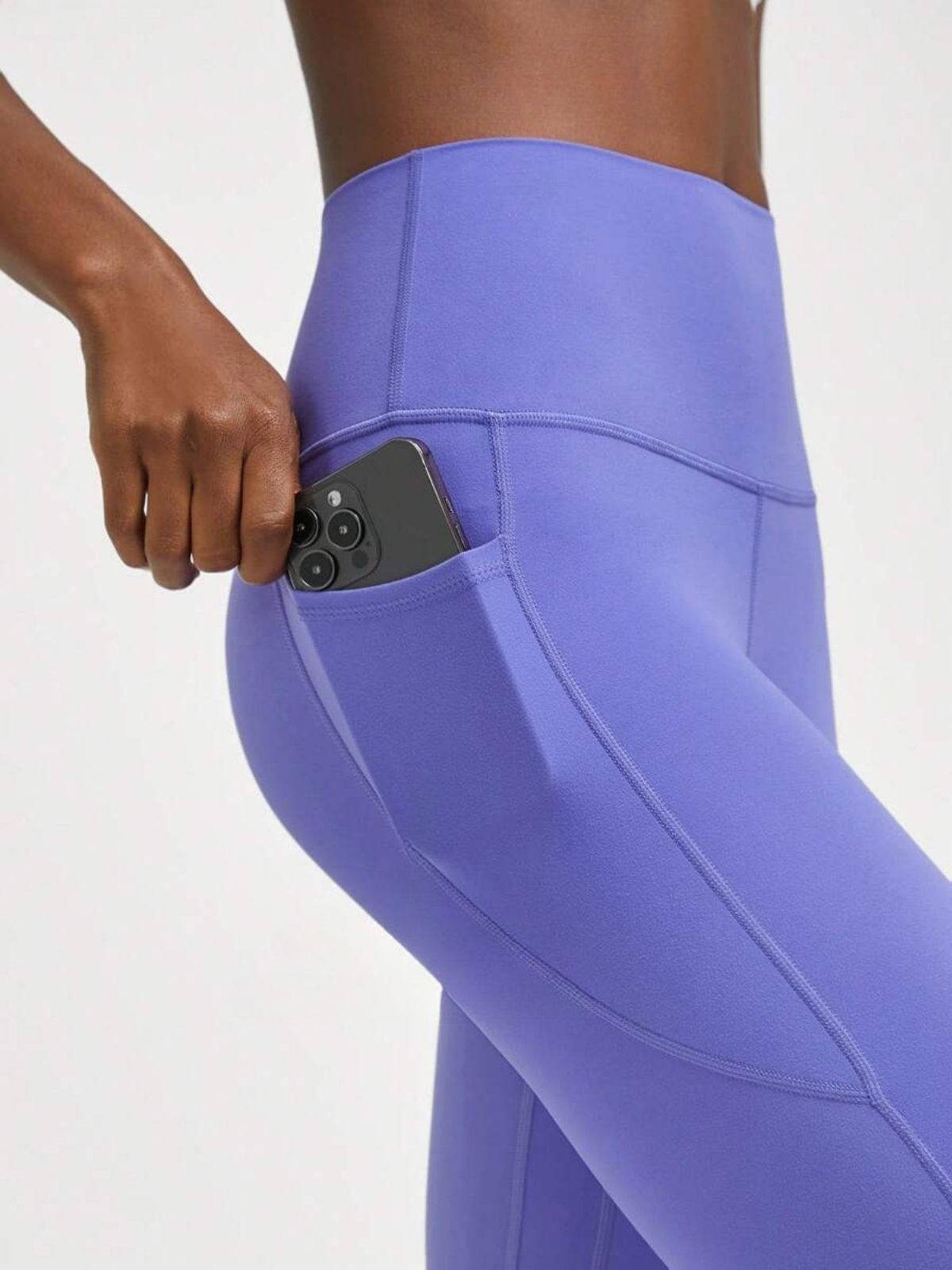Leggings taille haute Soft Move en fibre Tactel extensible dans les quatre sens, parfaits pour le yoga en studio et adaptés à tous les niveaux.
