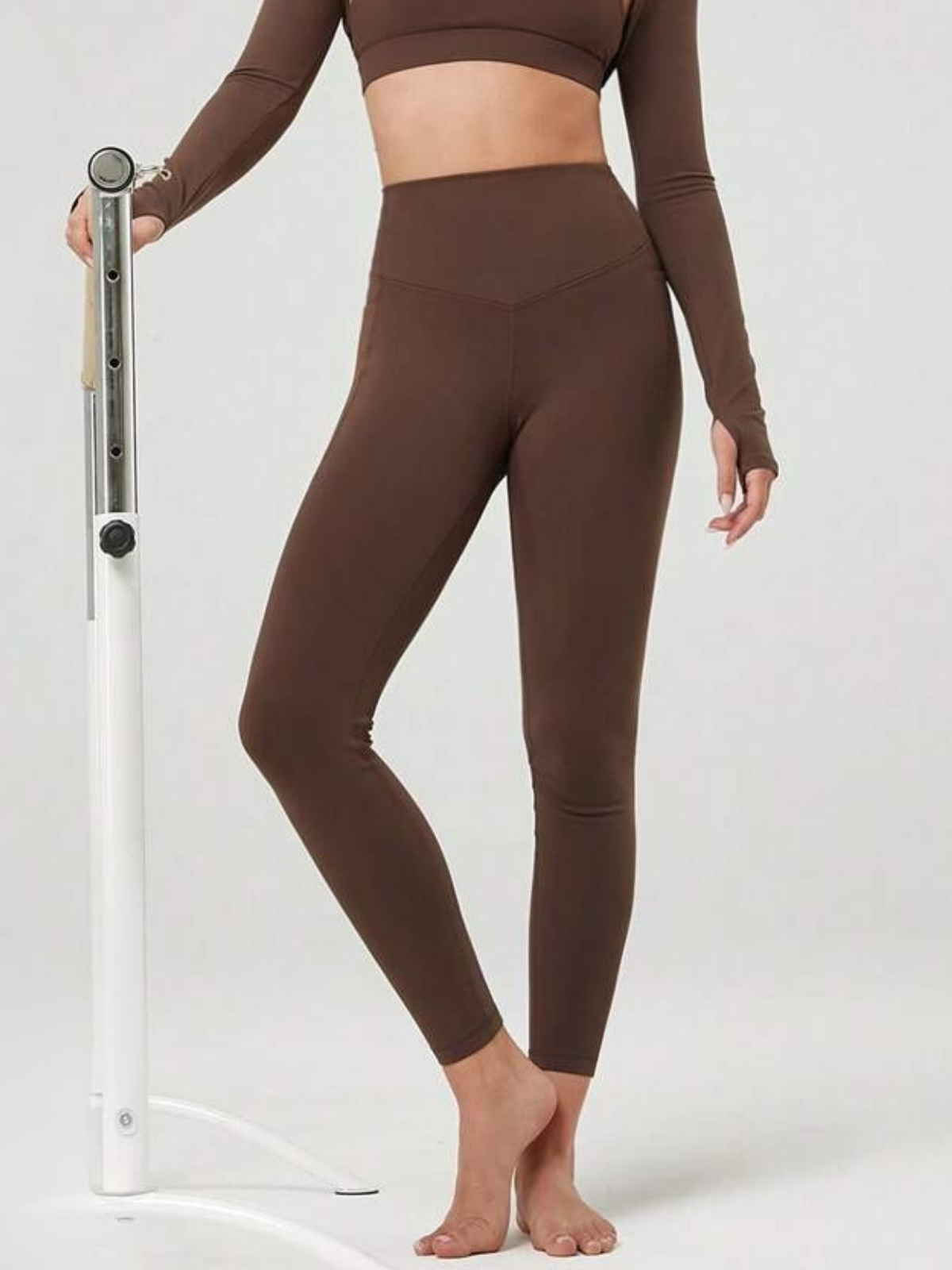 Leggings taille haute Soft Move en fibre Tactel extensible dans les quatre sens, parfaits pour le yoga en studio et adaptés à tous les niveaux.